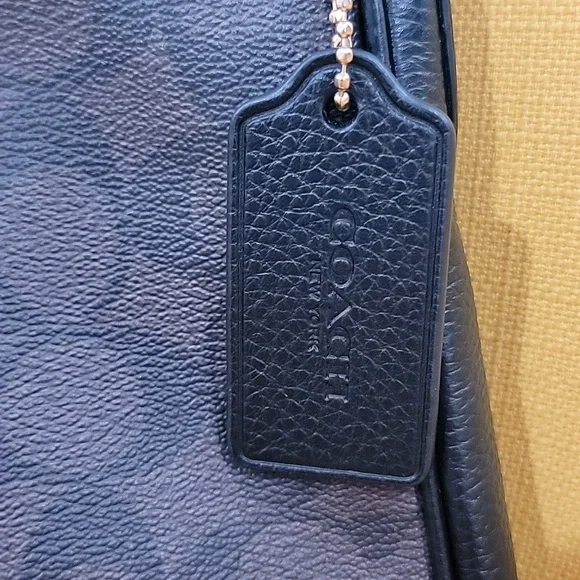 Coach Set - Picture 4 of 9